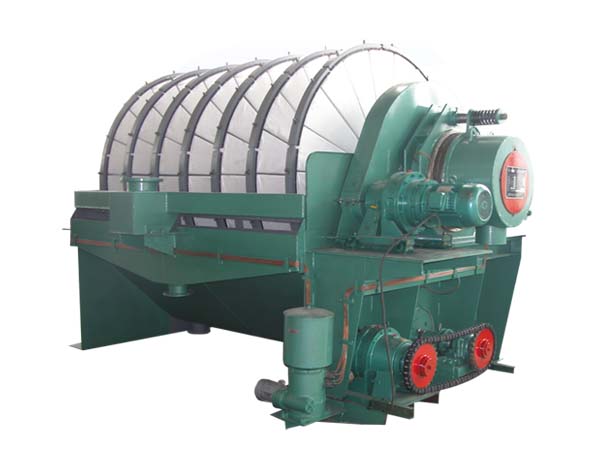 盤式真空過濾機采用陶瓷過濾管讓其具有耐磨耐腐蝕特性可保障其在長時間使用時不易損壞降低成本